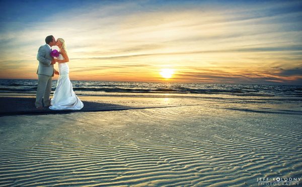 Read more about the article 9 Important tips for getting great South Florida Beach Wedding Photos.